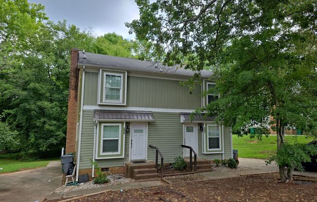 Charming 2-bedroom, 1-bath duplex unit
