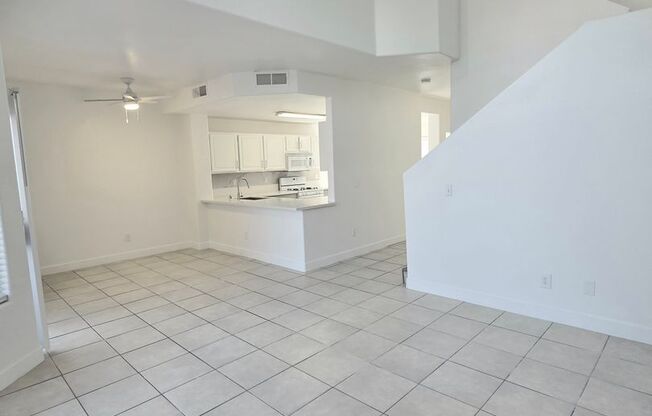 3 beds, 3 baths, $1,850, Unit Unit 1015 UNIT B BLDG 7