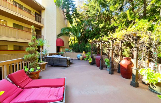 2 beds, 1.5 baths, 950 sqft, $4,195