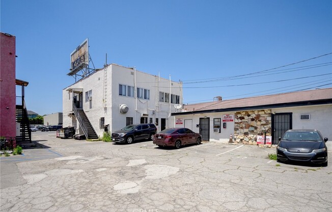 6634 LANKERSHIM BLVD