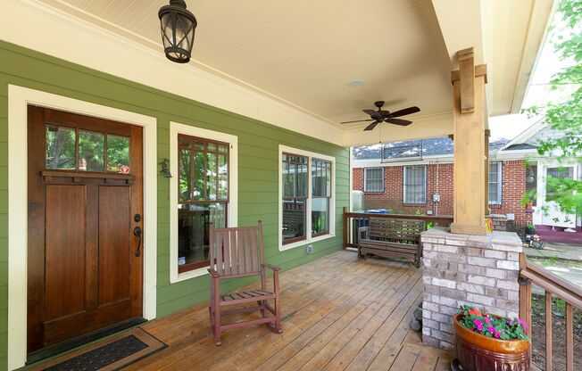 Beautiful 4/4 Plus Office, 4 Blocks From EAV w/ Awesome Fenced in Backyard!
