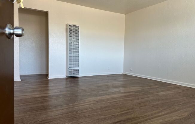 2 beds, 1 bath, 800 sqft, $1,555, Unit 18