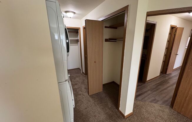 3 beds, 1 bath, 1,040 sqft, $1,695, Unit 3164-304