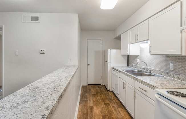 This is a photo of the kitchen of the 653 square foot 1 bedroom, 1 bathroom apartment at The Biltmore Apartments in Dallas, TX.