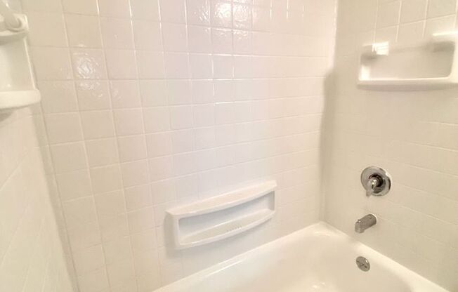 2 beds, 1 bath, 785 sqft, $2,300, Unit 201