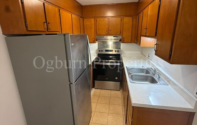 605011 - BALCONY COURT APTS