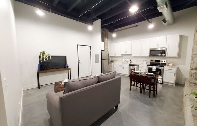 1 bed, 1 bath, 556 sqft, $930, Unit A305