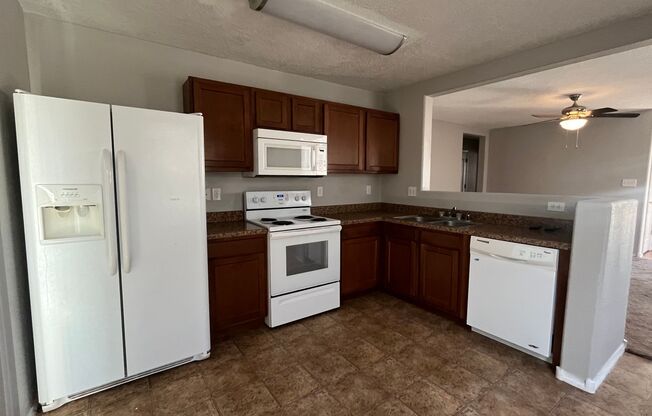 2 beds, 1 bath, $1,900