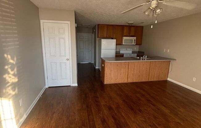 1 bed, 1 bath, 650 sqft, $815, Unit 147B