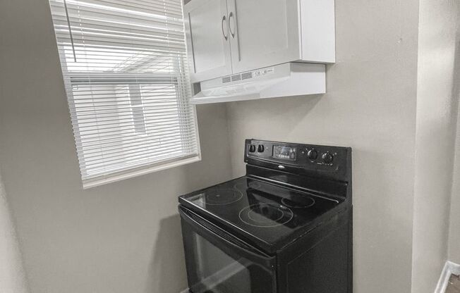 Cozy 1 Bed / 1 Bath Apartment – Heart of Tavares – Only $1,008/mo (Effective Rent!)