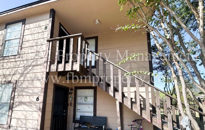 2 beds, 1 bath, $875, Unit 8