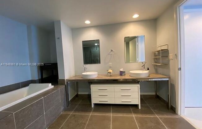 2 beds, 2 baths, 1,167 sqft, $4,700, Unit 475 Brickell Ave unit 4409