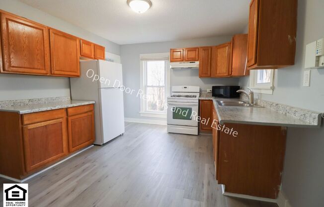 2 beds, 1 bath, 596 sqft, $755, Unit Apt 2