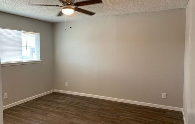 2 beds, 1 bath, 918 sqft, $1,249, Unit F219