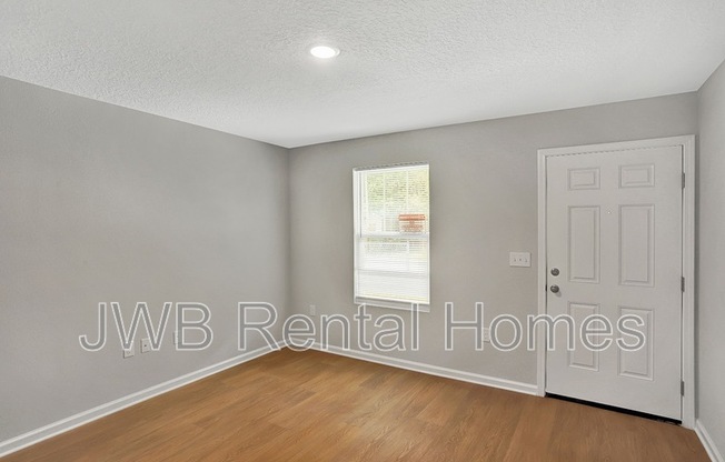 1721 9 ST W