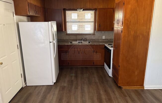 3 beds, 1 bath, $1,025