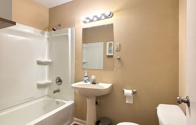 3 beds, 2 baths, 1,290 sqft, $1,495, Unit 307 Bishop Lane