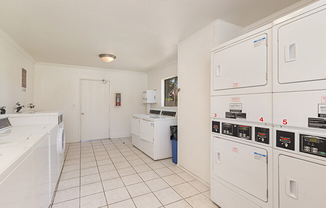 1 bed, 1 bath, 720 sqft, $2,053, Unit 03