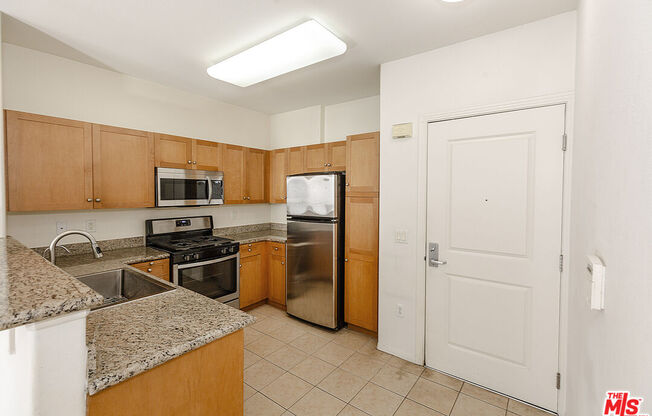 1 bed, 1 bath, 735 sqft, $2,450, Unit 239