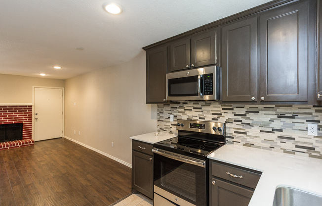 2 beds, 2 baths, 732 sqft, $1,210, Unit 304 B1 Poolside Patio