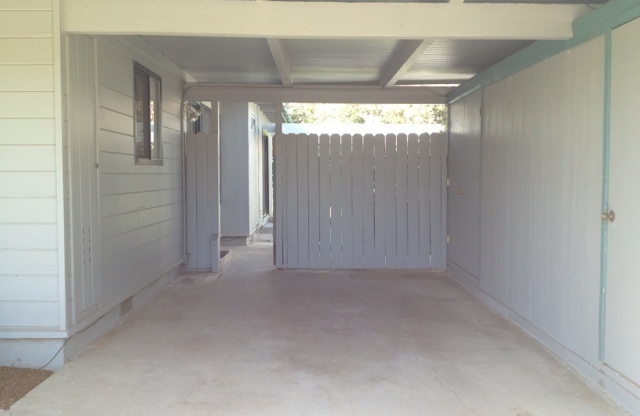 Charming Folsom Cottage Walking Distance to Shopping and Parks