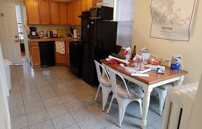 2 beds, 1 bath, $3,500, Unit 10