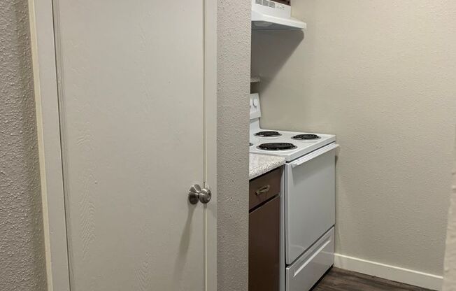 1 bed, 1 bath, 841 sqft, $925, Unit 1615