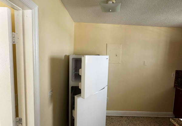 1040 SW 7 ST