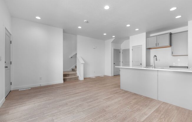 SIGN NOW FOR 6 WEEKS FREE - Brand New 3-bed, 3.5-bath Townhome