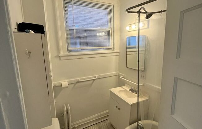 2 beds, 1 bath, 1,000 sqft, $1,948, Unit 3035 N. Calvert St. C4