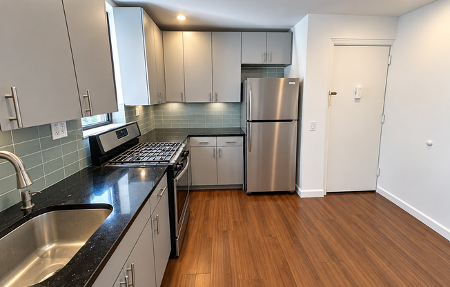 2 beds, 1 bath, 800 sqft, $3,300, Unit 16