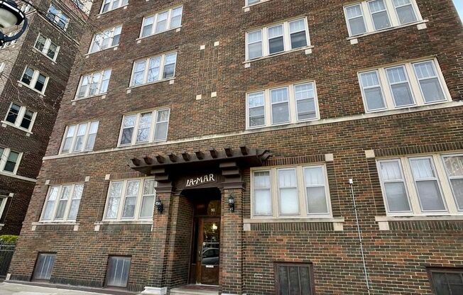 903 E Kilbourn Ave
