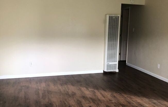 2 beds, 1 bath, 800 sqft, $1,375, Unit 06