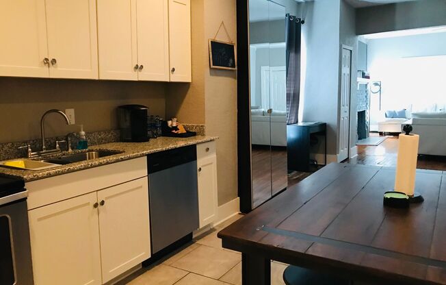 1 bed, 1 bath, 810 sqft, $999, Unit Unit 1