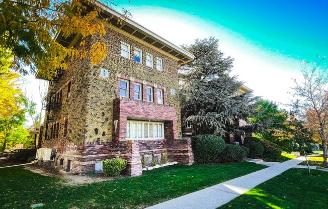 1 Bedroom 1 bath Condo in Historic SLC building!