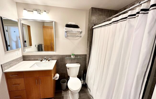 1 bed, 1 bath, $2,700, Unit 818