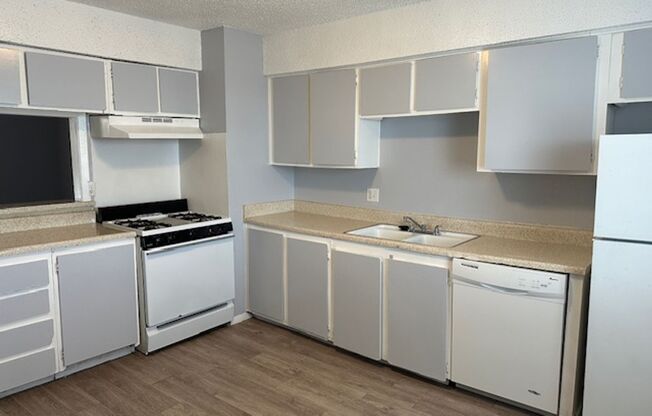 2 beds, 1.5 baths, 992 sqft, $780, Unit 202E