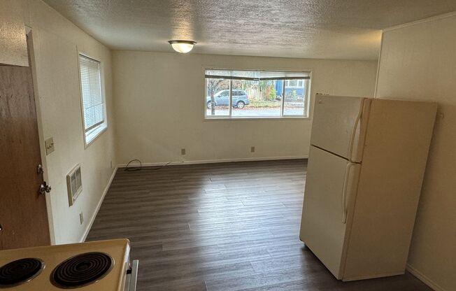 2 beds, 1 bath, $1,195, Unit 636 F St. Unit A