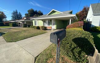 Action Properties RES Inc offering- Central Roseville - 2 Bed, 1 Bath - Separate Living and Family Room - Gardener Included