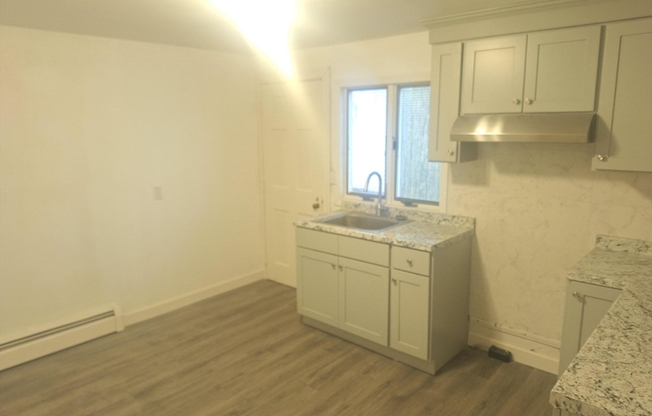 3 beds, 1 bath, 800 sqft, $2,900, Unit 2