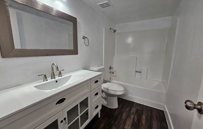 1 bed, 1 bath, 680 sqft, $1,250, Unit 323