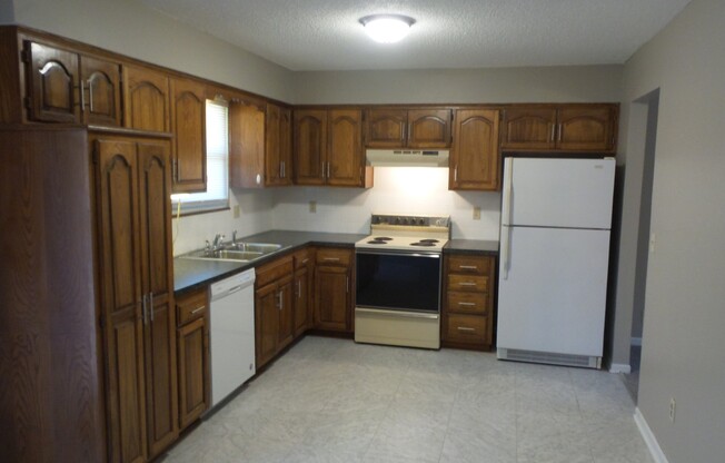 3 beds, 2 baths, $1,800