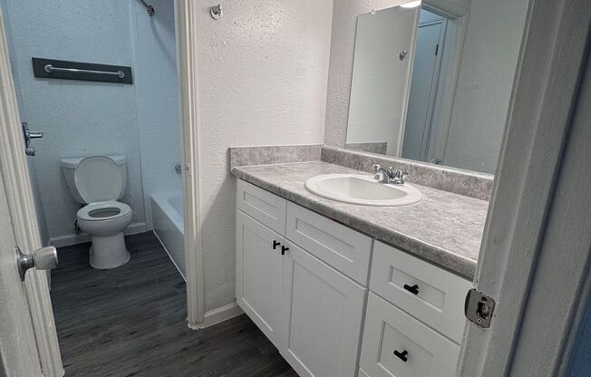 2 beds, 1 bath, 992 sqft, $1,250, Unit 328