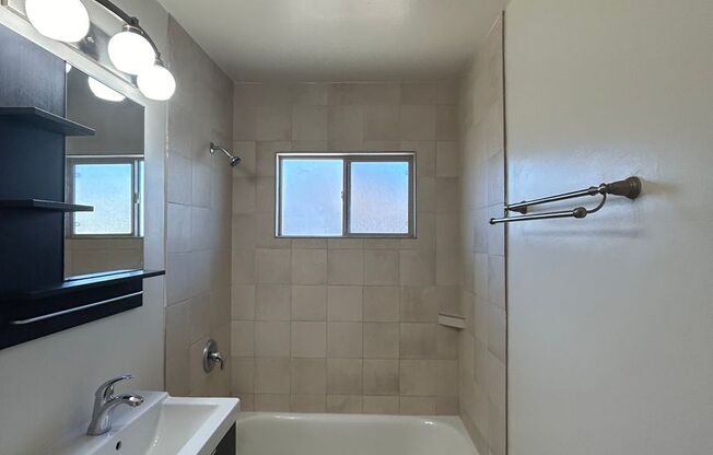 2 beds, 1 bath, $2,395