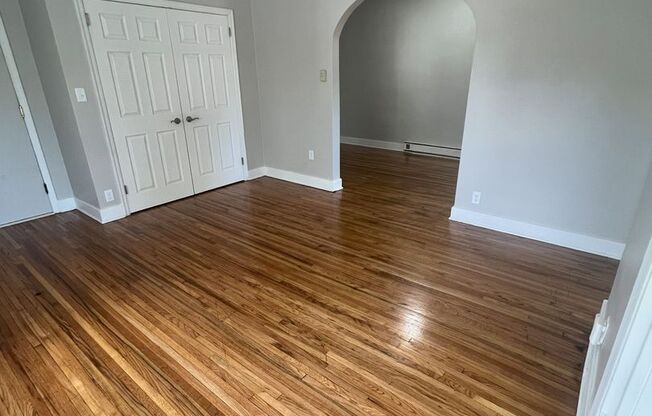 2910 Dudley- 6- Plex