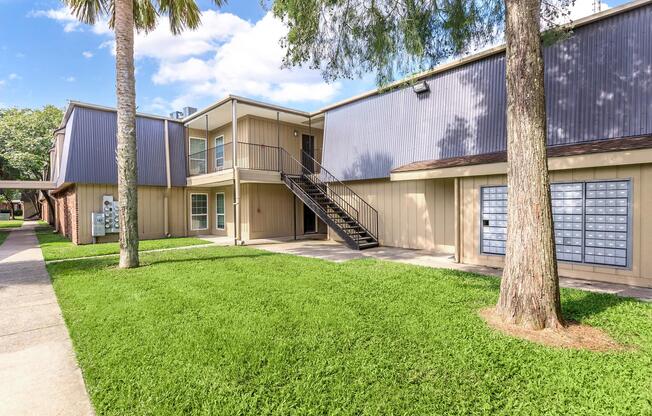Whispering Palms - Apartments in New Orleans, LA