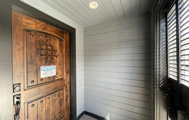 Nice and clean 2 bedrooms and 2 bathrooms with in-unit washer/dryer.
