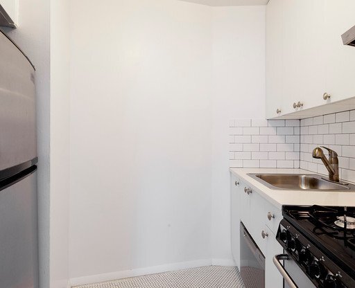 1 bed, 1 bath, $5,000, Unit 5H