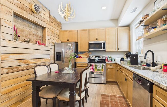 119 W Clay Street