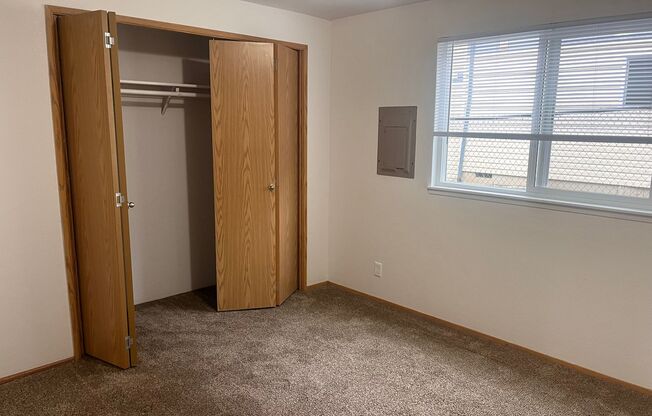 2 beds, 1 bath, 875 sqft, $1,395, Unit 127-43